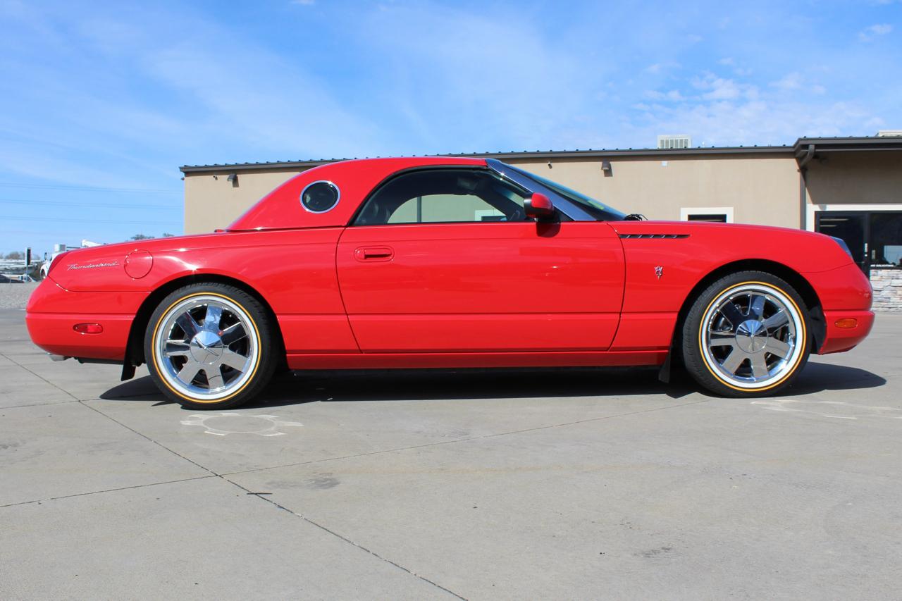 Ford Thunderbird Deluxe 2002