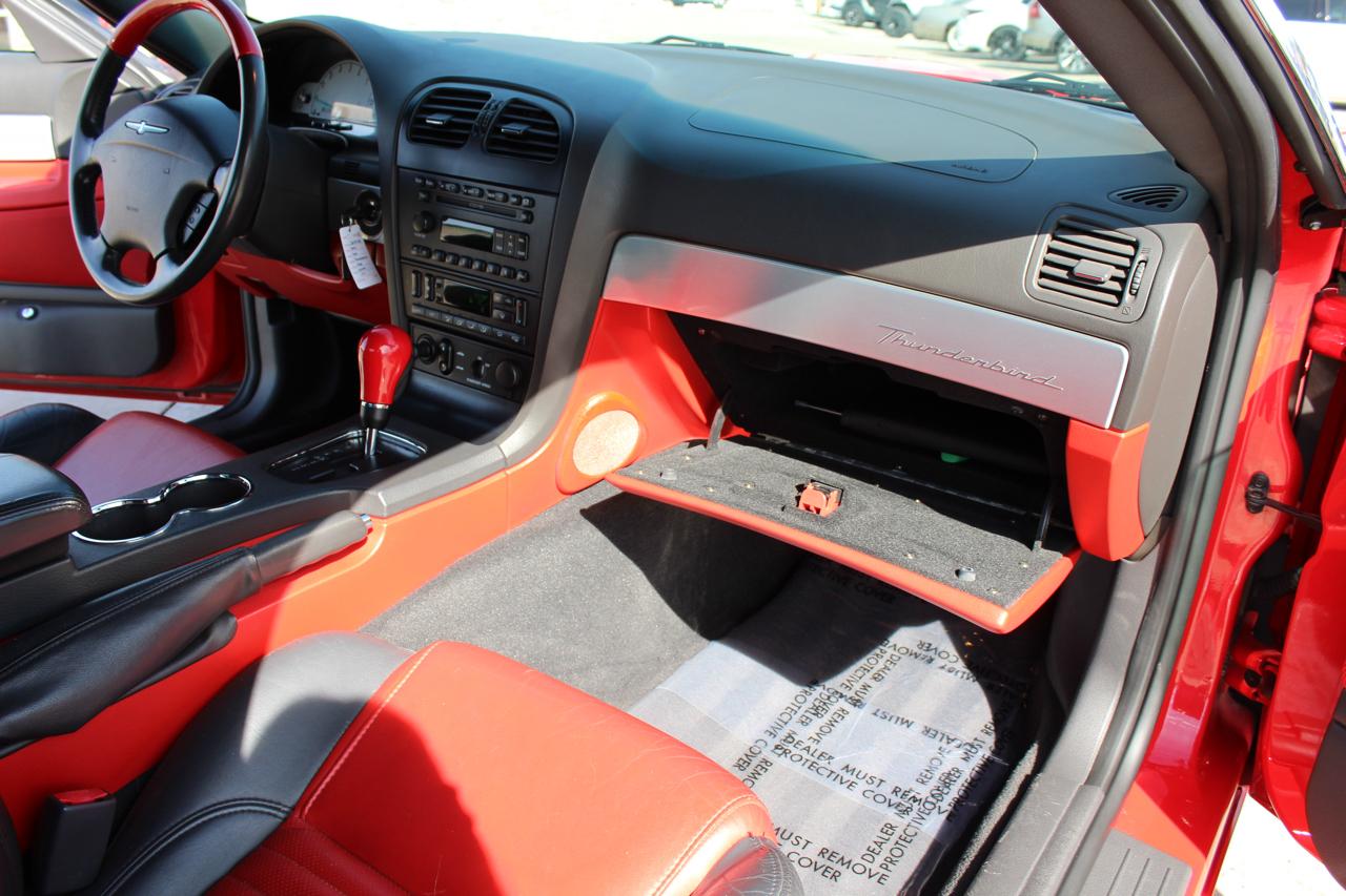 Ford Thunderbird Deluxe 2002