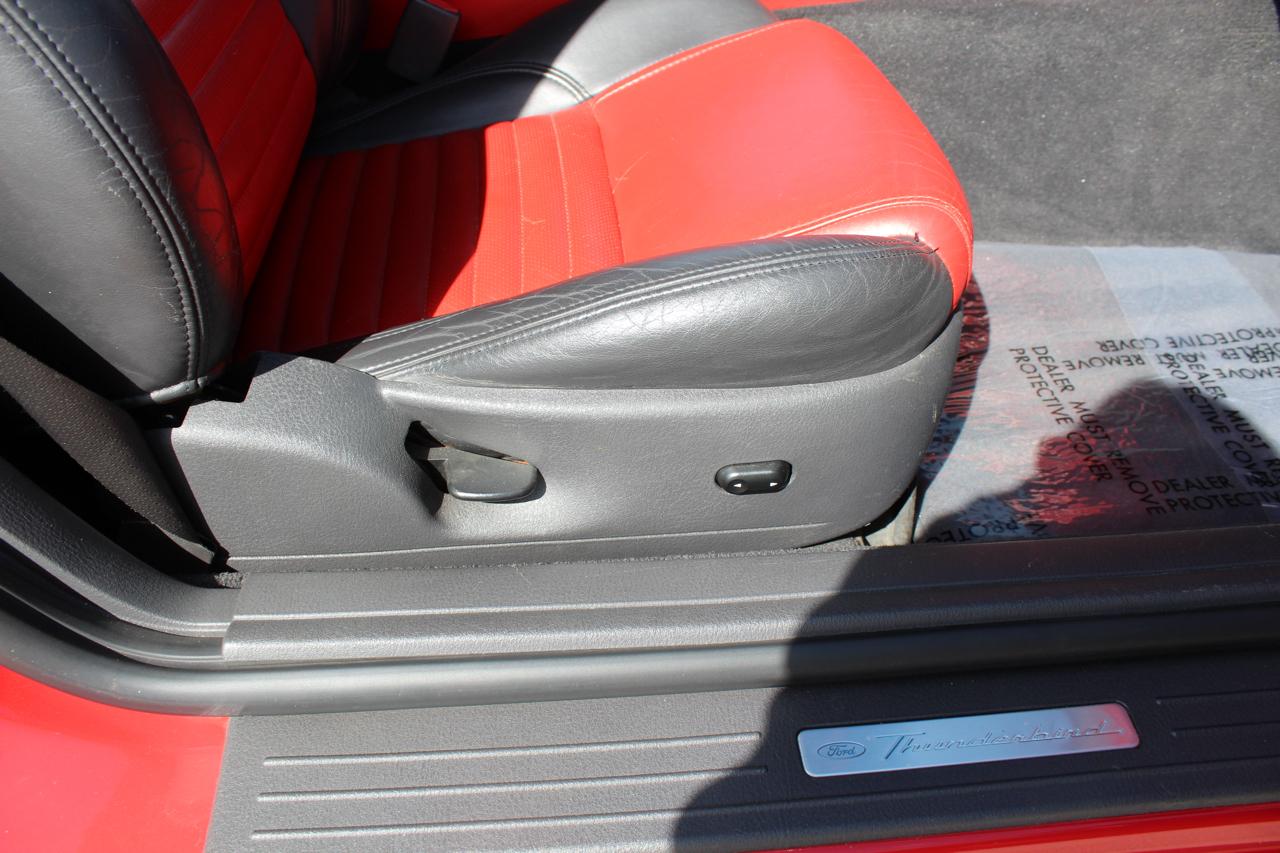 Ford Thunderbird Deluxe 2002