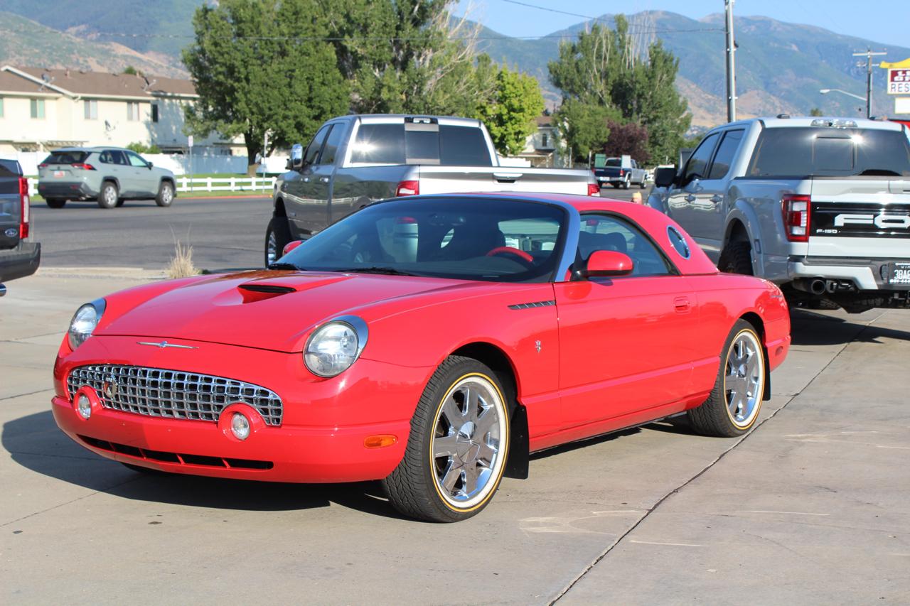 Ford Thunderbird Deluxe 2002
