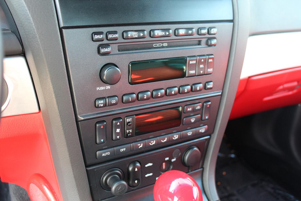 Ford Thunderbird Deluxe 2002