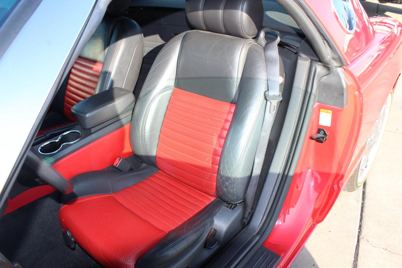 Ford Thunderbird Deluxe 2002