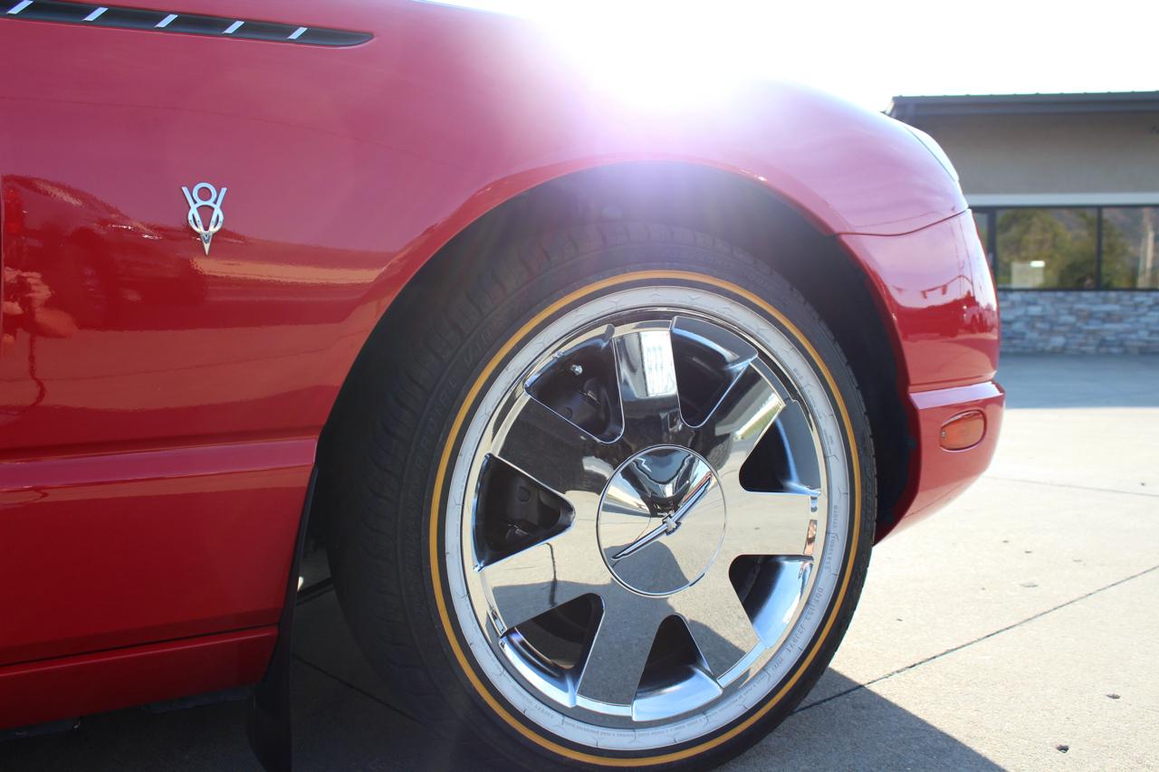 Ford Thunderbird Deluxe 2002