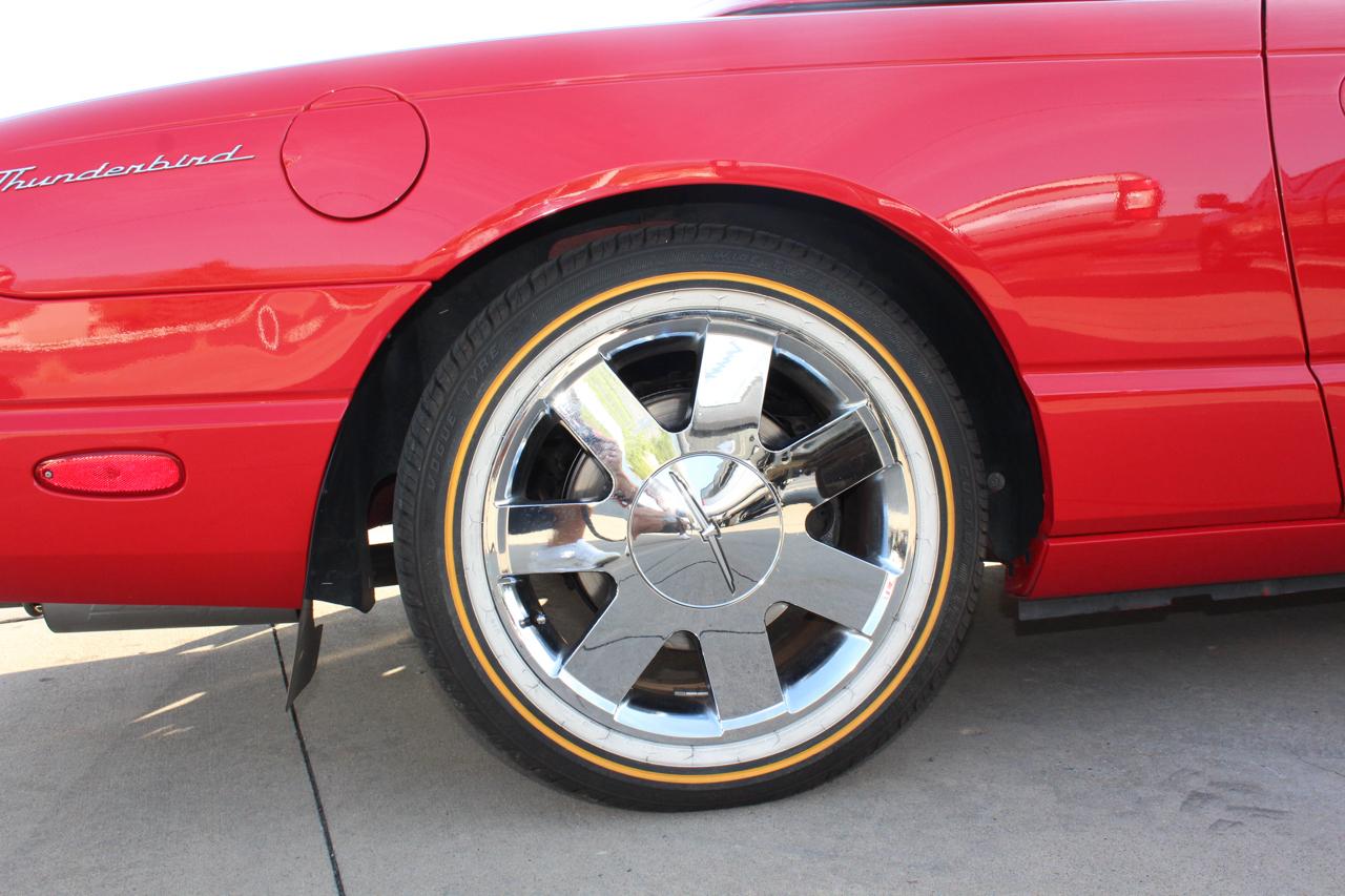 Ford Thunderbird Deluxe 2002