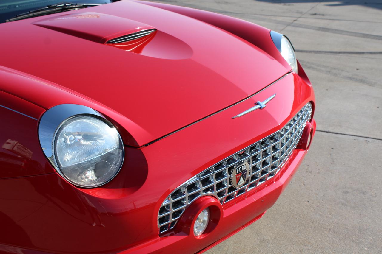 Ford Thunderbird Deluxe 2002
