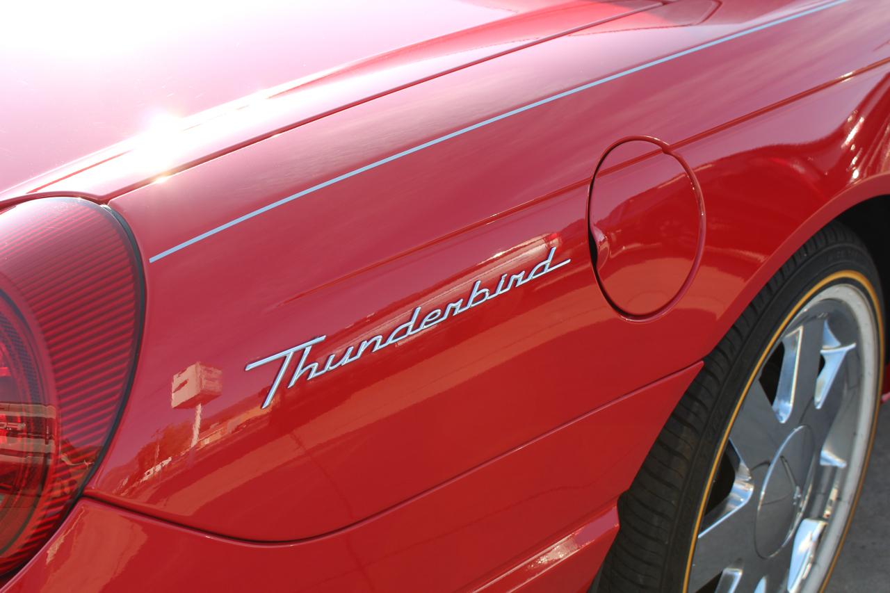 Ford Thunderbird Deluxe 2002