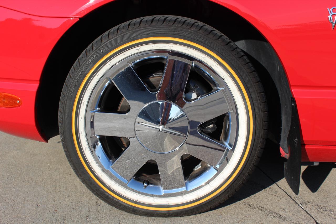 Ford Thunderbird Deluxe 2002