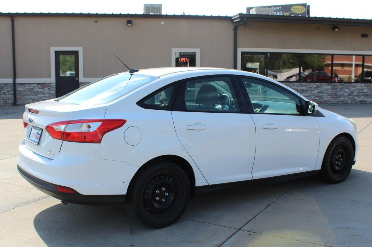 Ford Focus SE Sedan 2012
