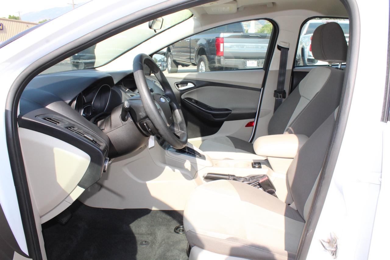 Ford Focus SE Sedan 2012