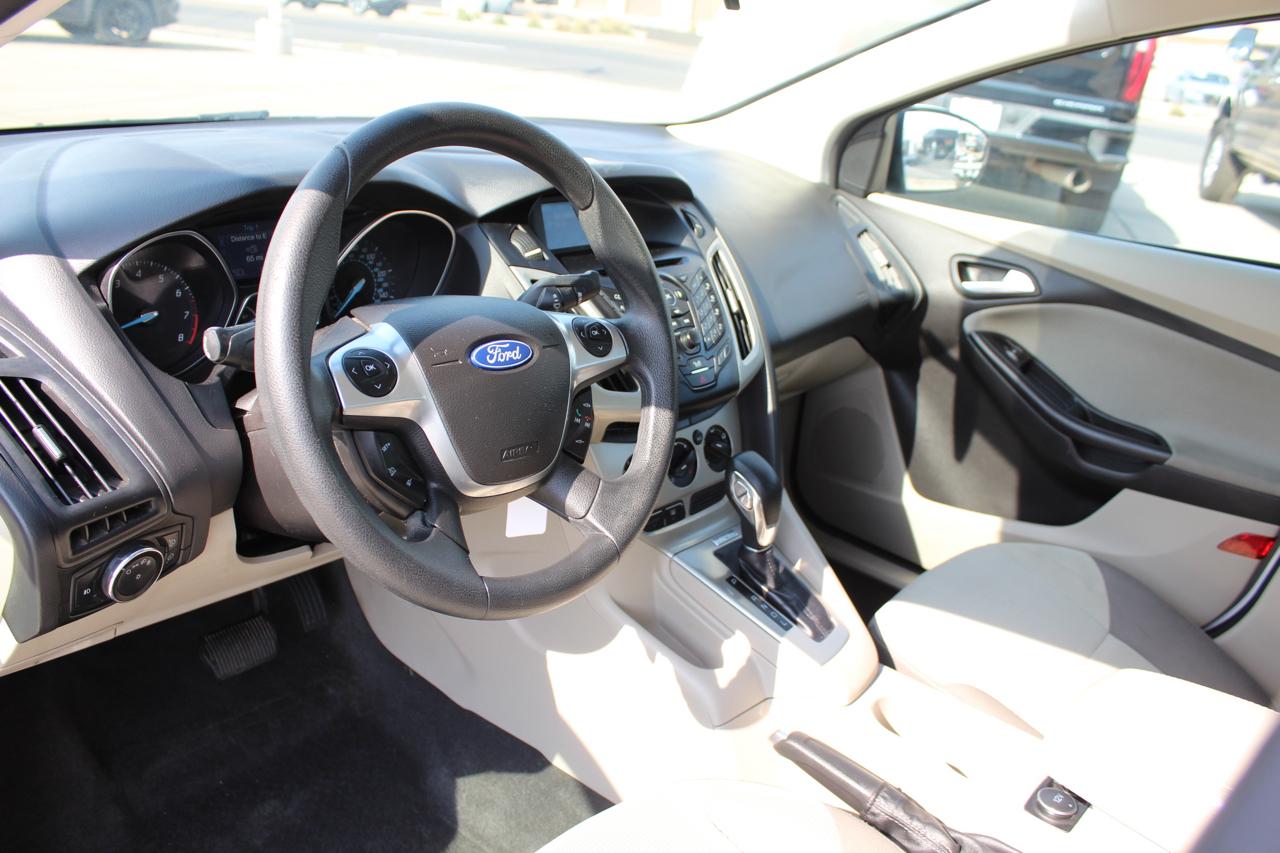 Ford Focus SE Sedan 2012