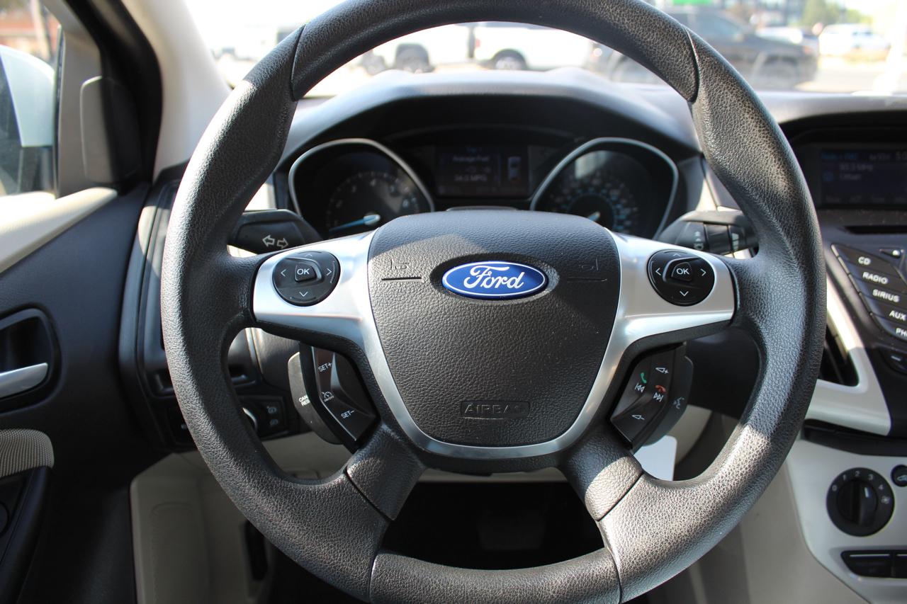 Ford Focus SE Sedan 2012
