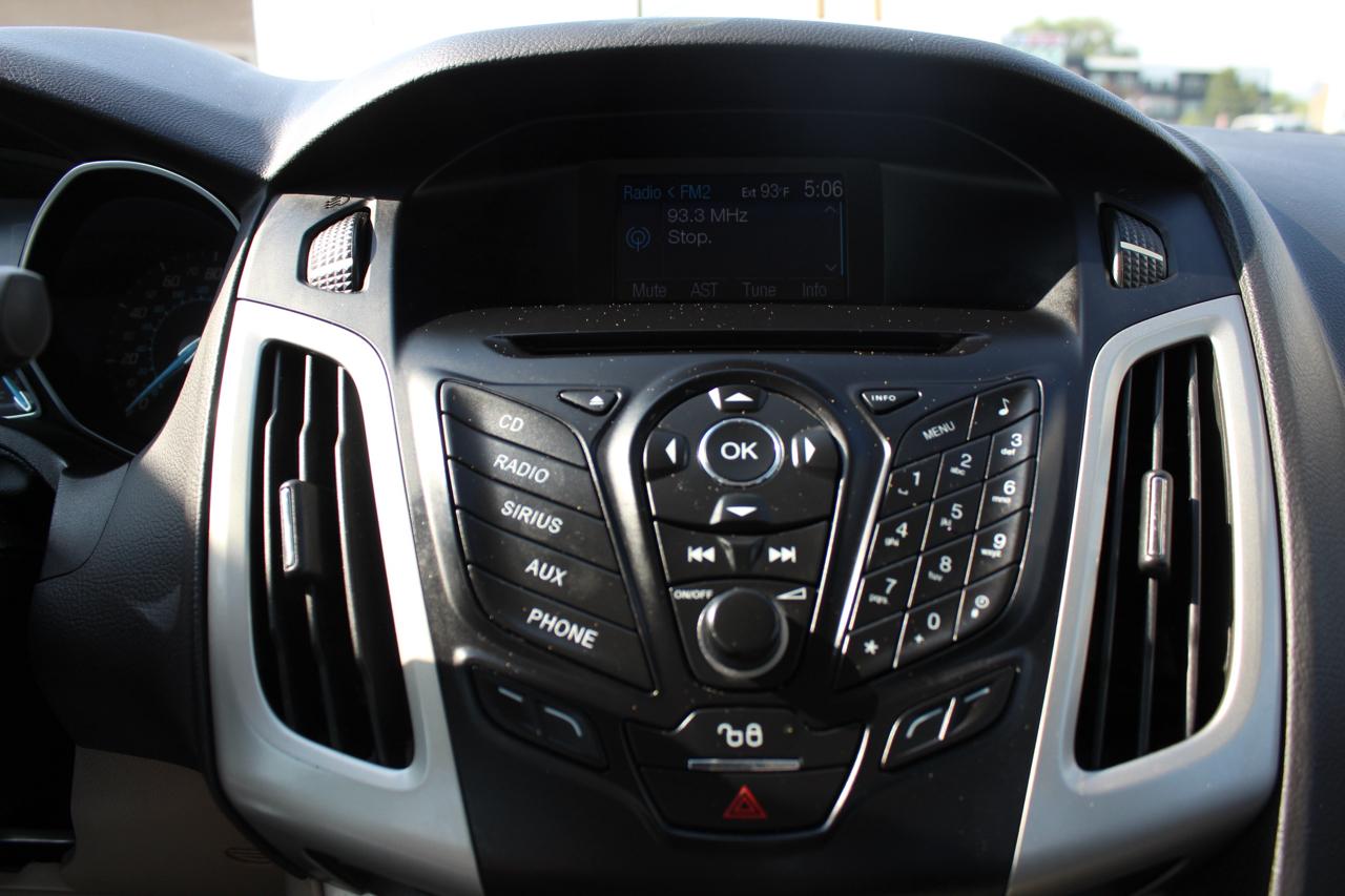 Ford Focus SE Sedan 2012