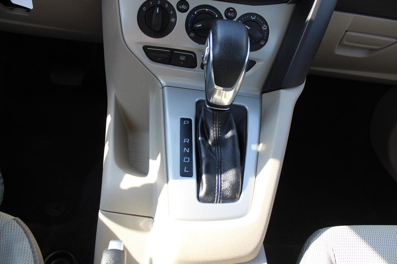 Ford Focus SE Sedan 2012
