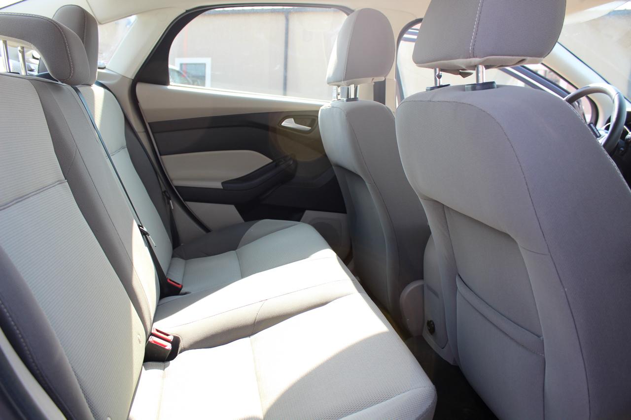 Ford Focus SE Sedan 2012