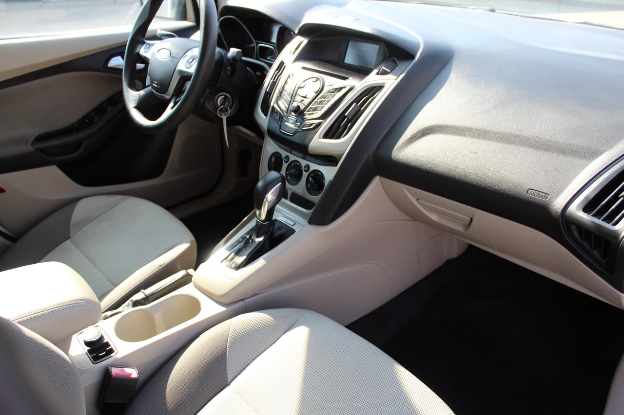 Ford Focus SE Sedan 2012