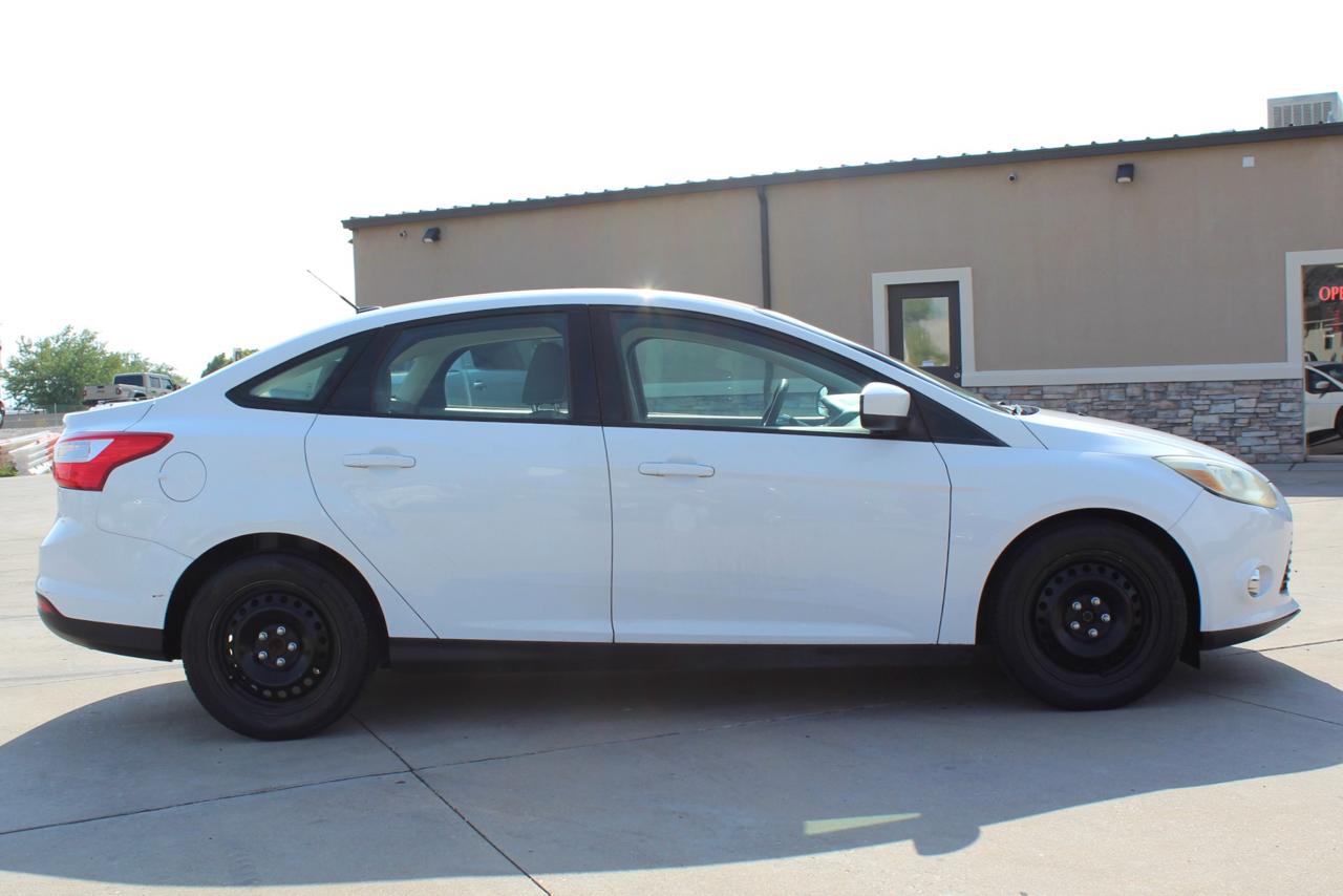 Ford Focus SE Sedan 2012
