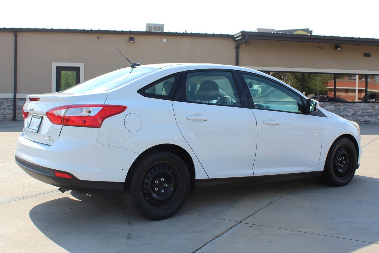 Ford Focus SE Sedan 2012