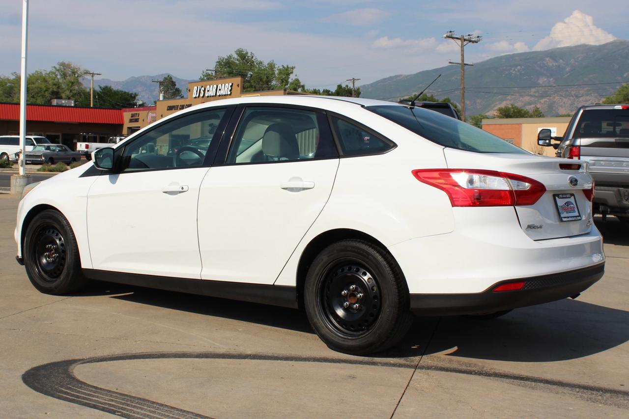 Ford Focus SE Sedan 2012