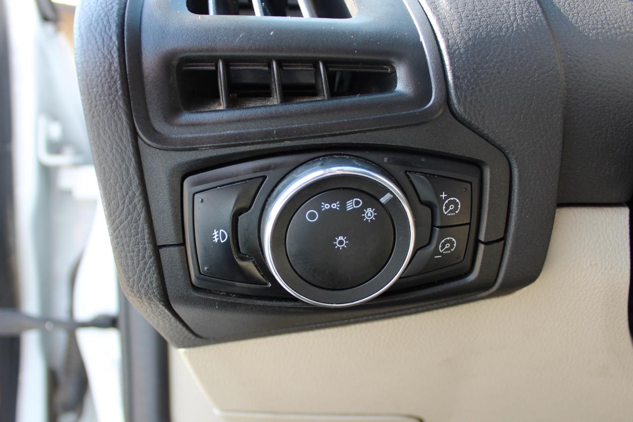 Ford Focus SE Sedan 2012