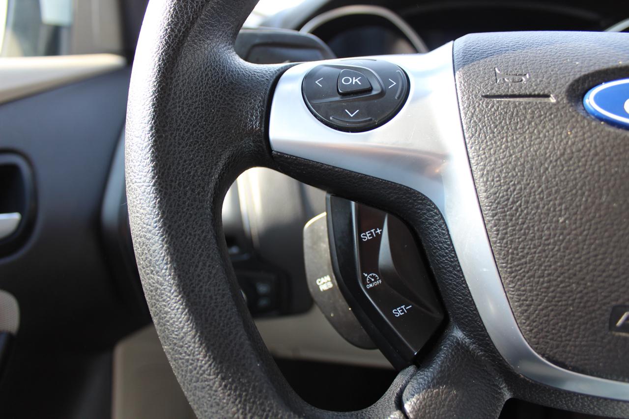Ford Focus SE Sedan 2012