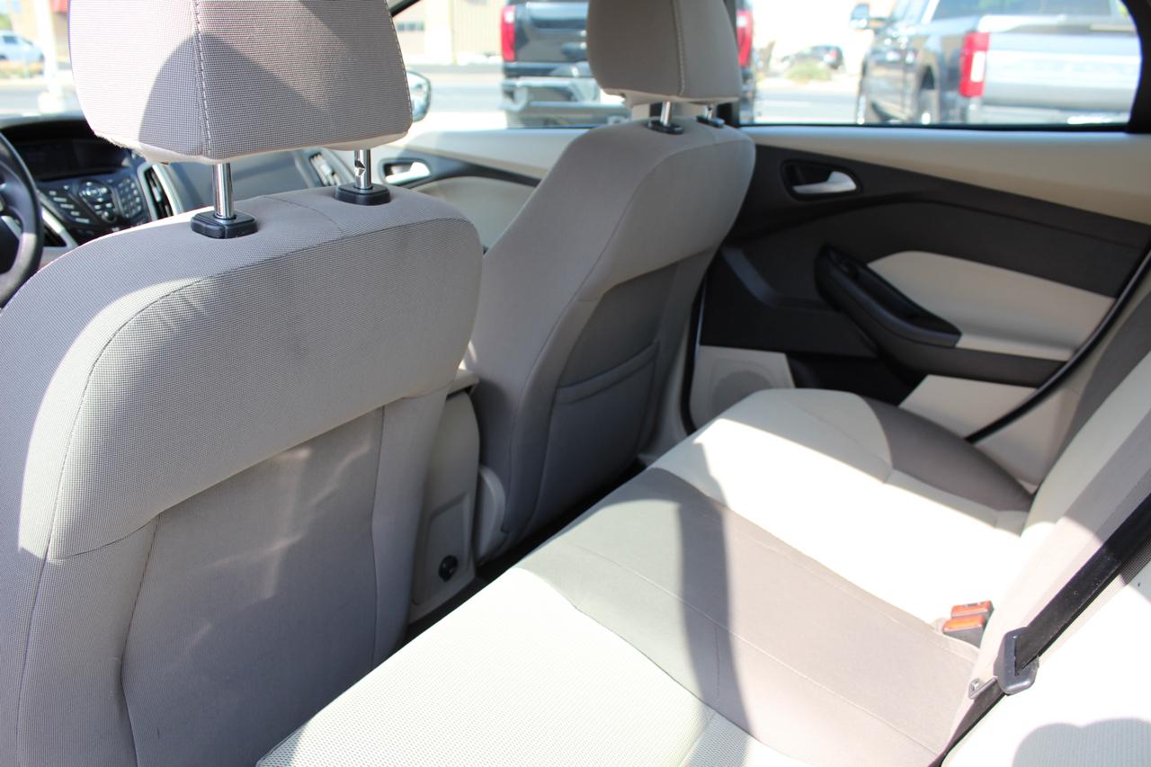 Ford Focus SE Sedan 2012
