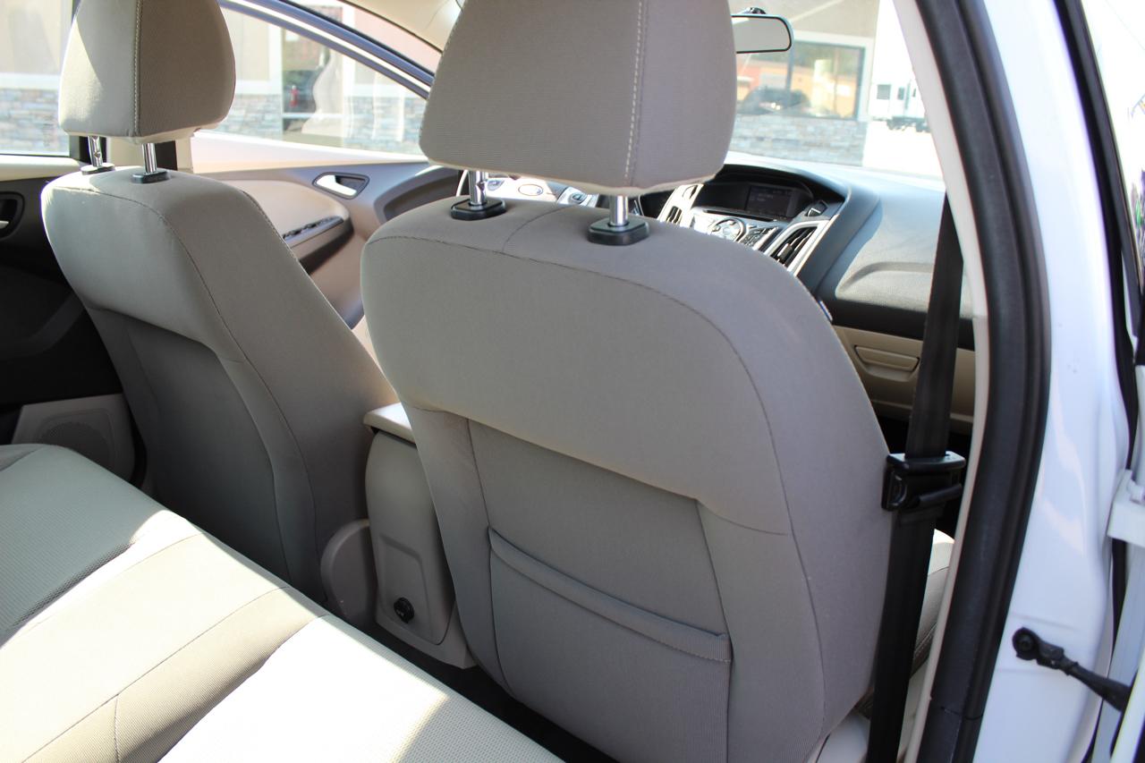 Ford Focus SE Sedan 2012