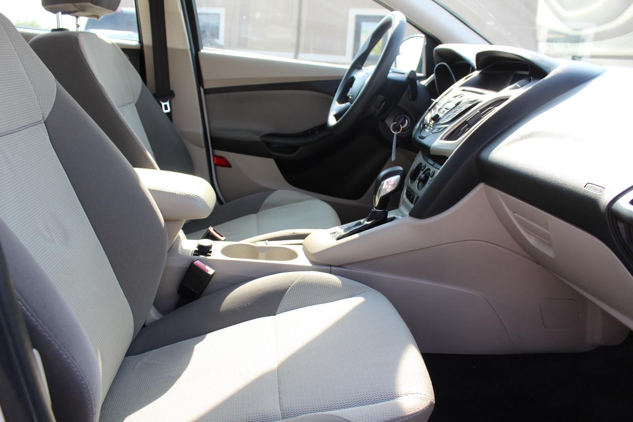 Ford Focus SE Sedan 2012