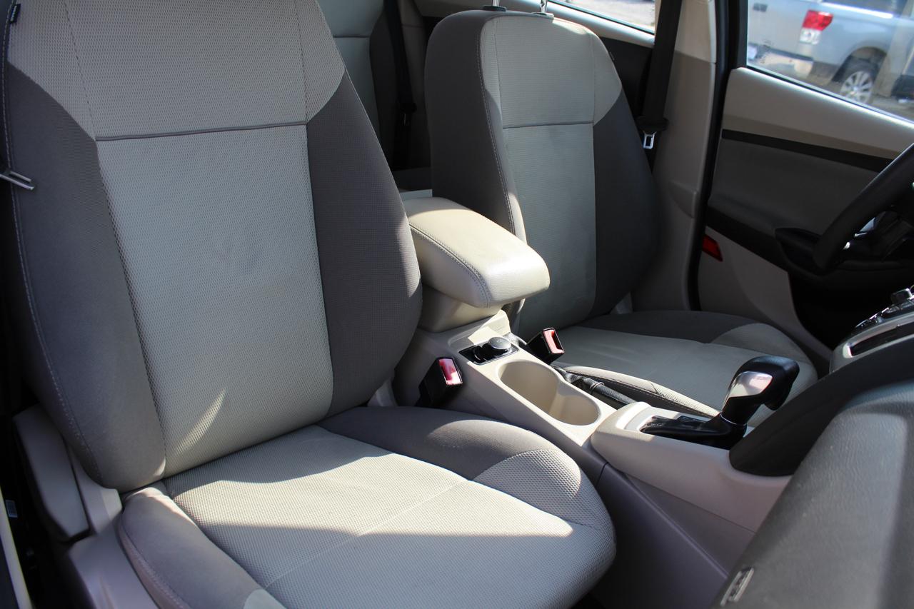 Ford Focus SE Sedan 2012