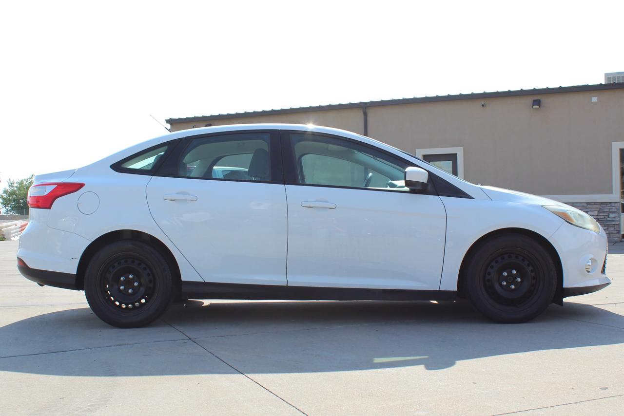 Ford Focus SE Sedan 2012