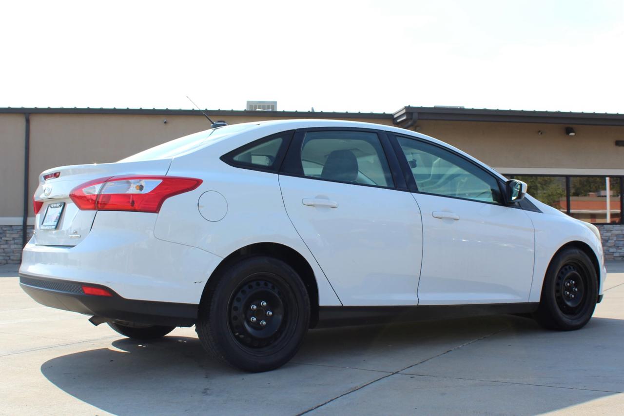 Ford Focus SE Sedan 2012