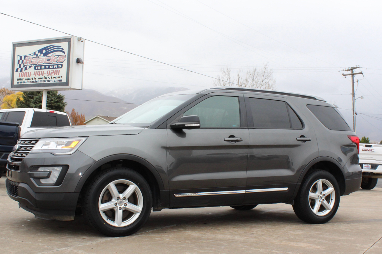 2016 Ford Explorer XLT Sport photo 3