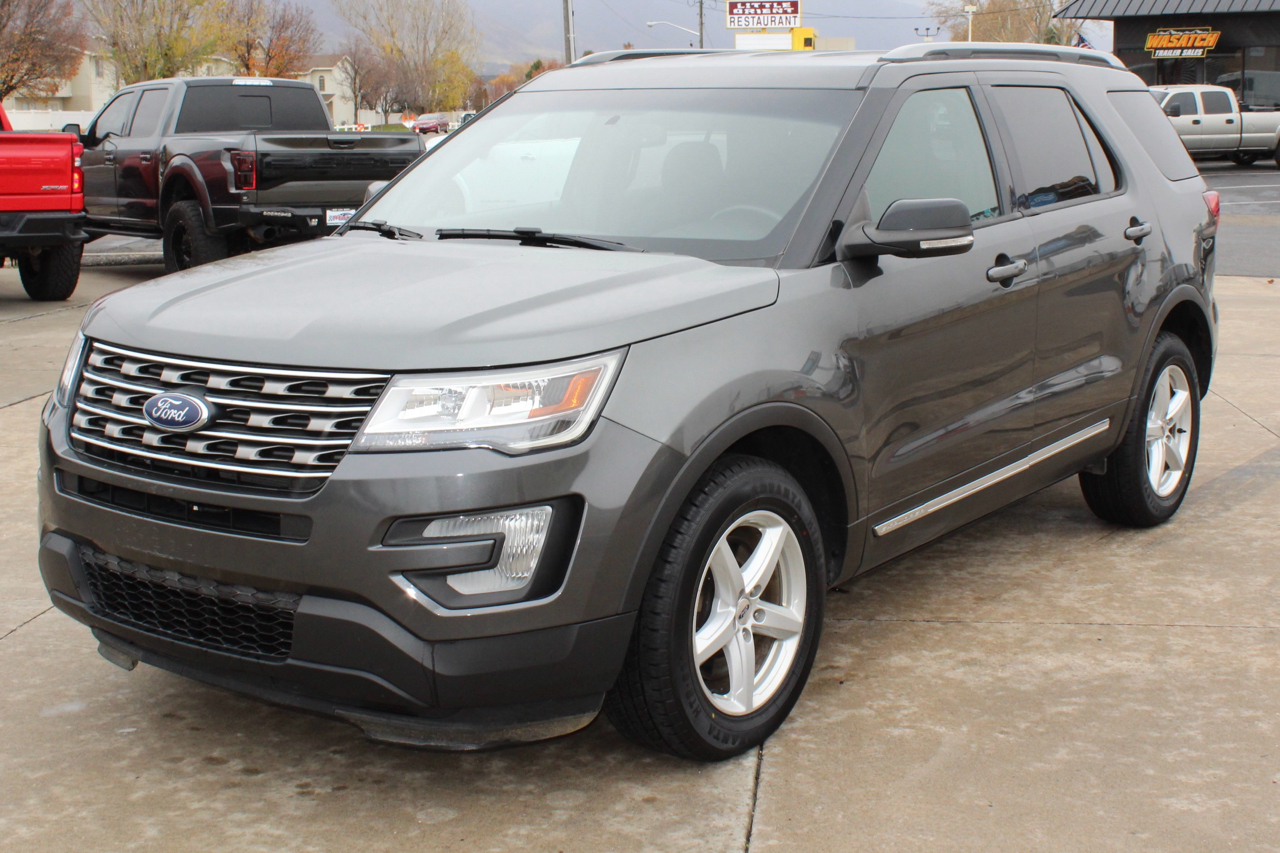 2016 Ford Explorer XLT Sport photo 4