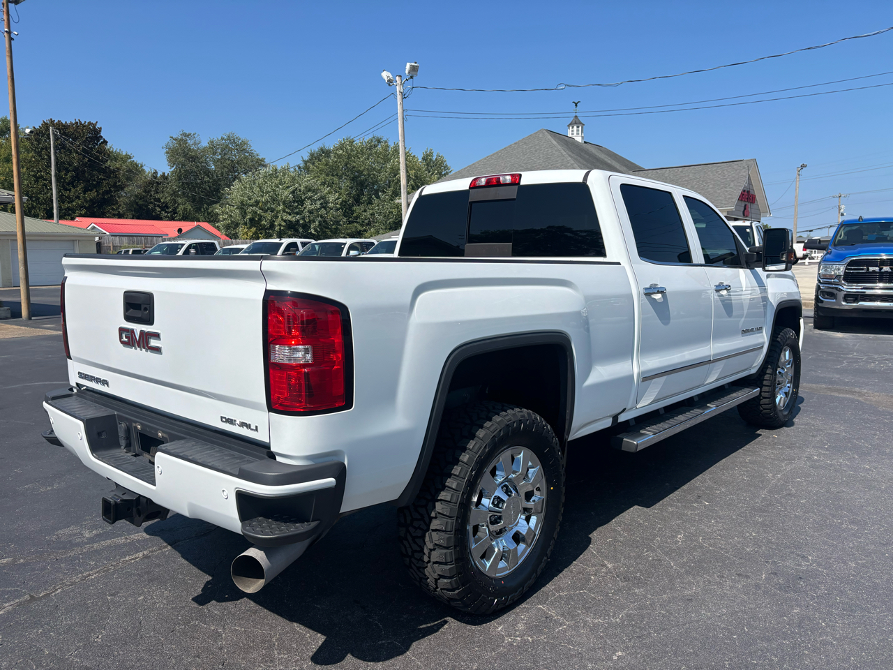 GMC Sierra 2500HD Denali Crew Cab 4WD 2017 GMC Sierra 2500HD Denali Crew Cab 4WD 2017