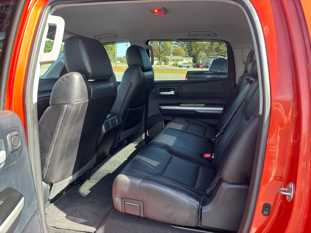 Toyota Tundra SR5 5.7L V8 FFV CrewMax 4WD 2016 Toyota Tundra SR5 5.7L V8 FFV CrewMax 4WD 2016
