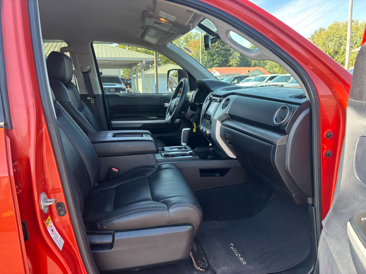 Toyota Tundra SR5 5.7L V8 FFV CrewMax 4WD 2016 Toyota Tundra SR5 5.7L V8 FFV CrewMax 4WD 2016