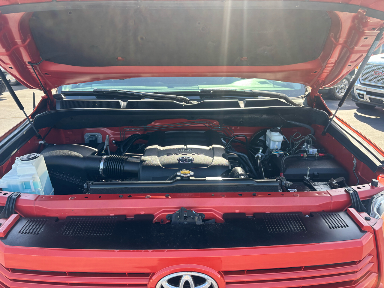 Toyota Tundra SR5 5.7L V8 FFV CrewMax 4WD 2016 Toyota Tundra SR5 5.7L V8 FFV CrewMax 4WD 2016