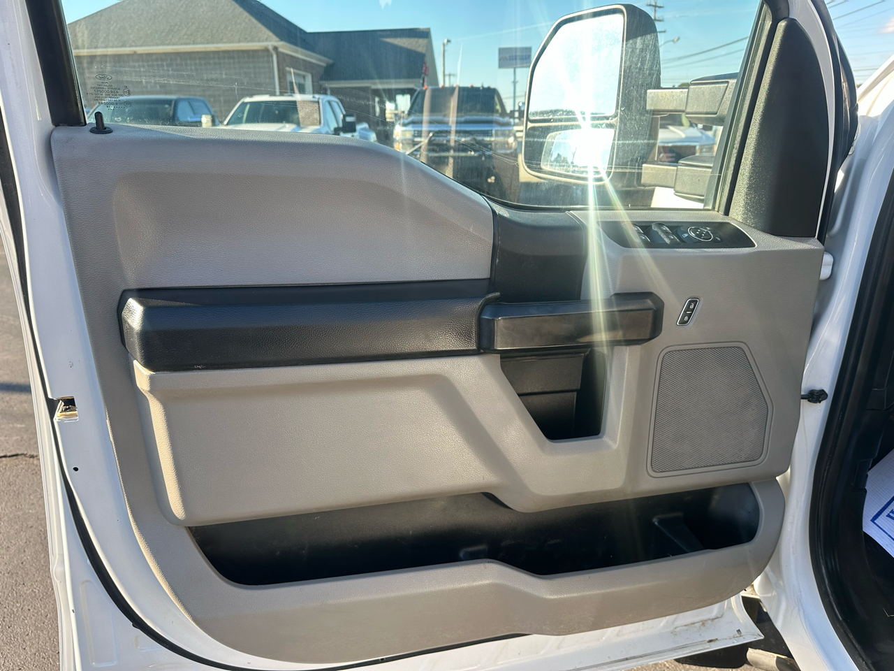 Ford Super Duty F-450 DRW XL 4WD Crew Cab 203" WB 84" CA 2018 Ford Super Duty F-450 DRW XL 4WD Crew Cab 203" WB 84" CA 2018