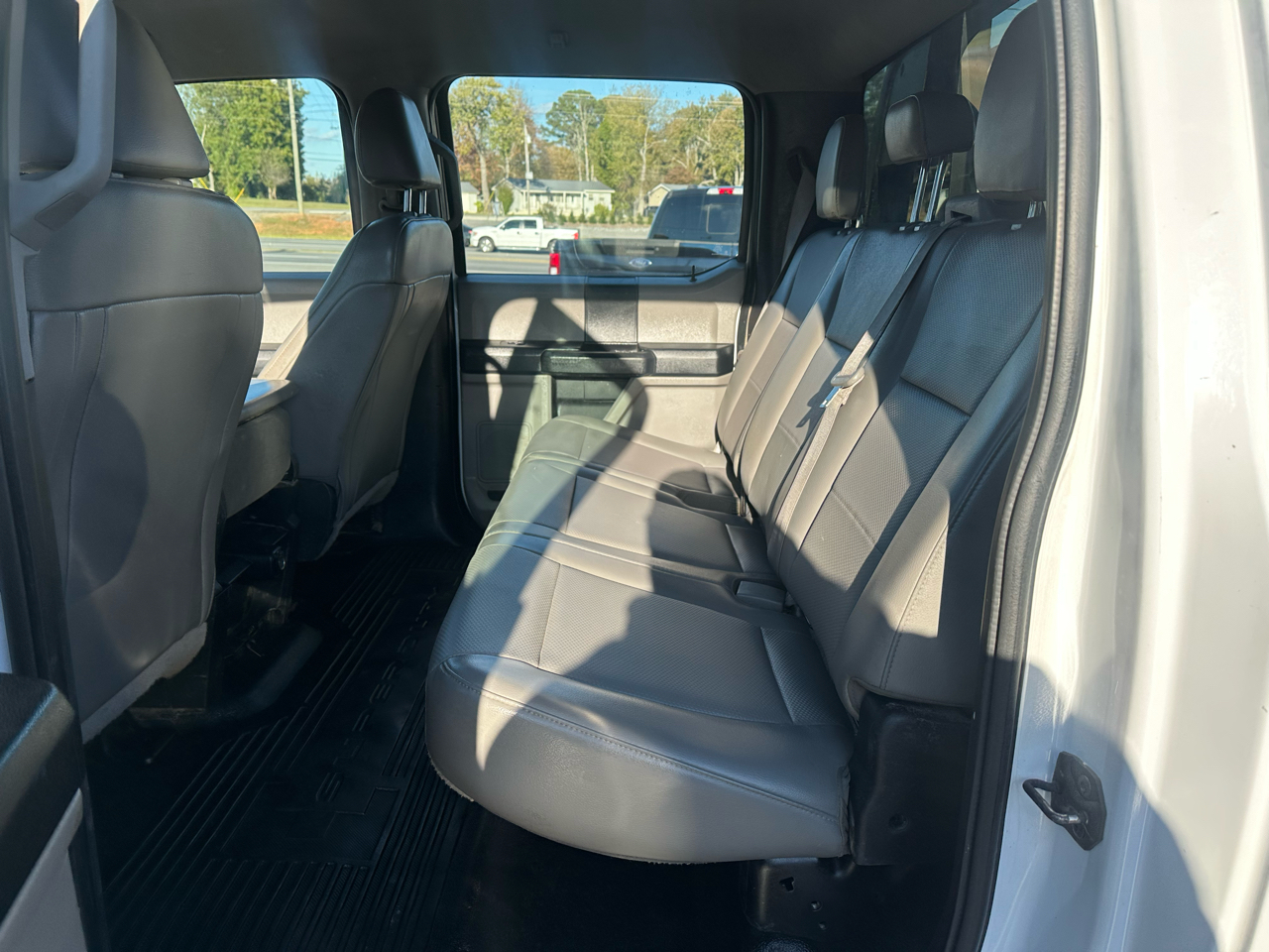 Ford Super Duty F-450 DRW XL 4WD Crew Cab 203" WB 84" CA 2018 Ford Super Duty F-450 DRW XL 4WD Crew Cab 203" WB 84" CA 2018