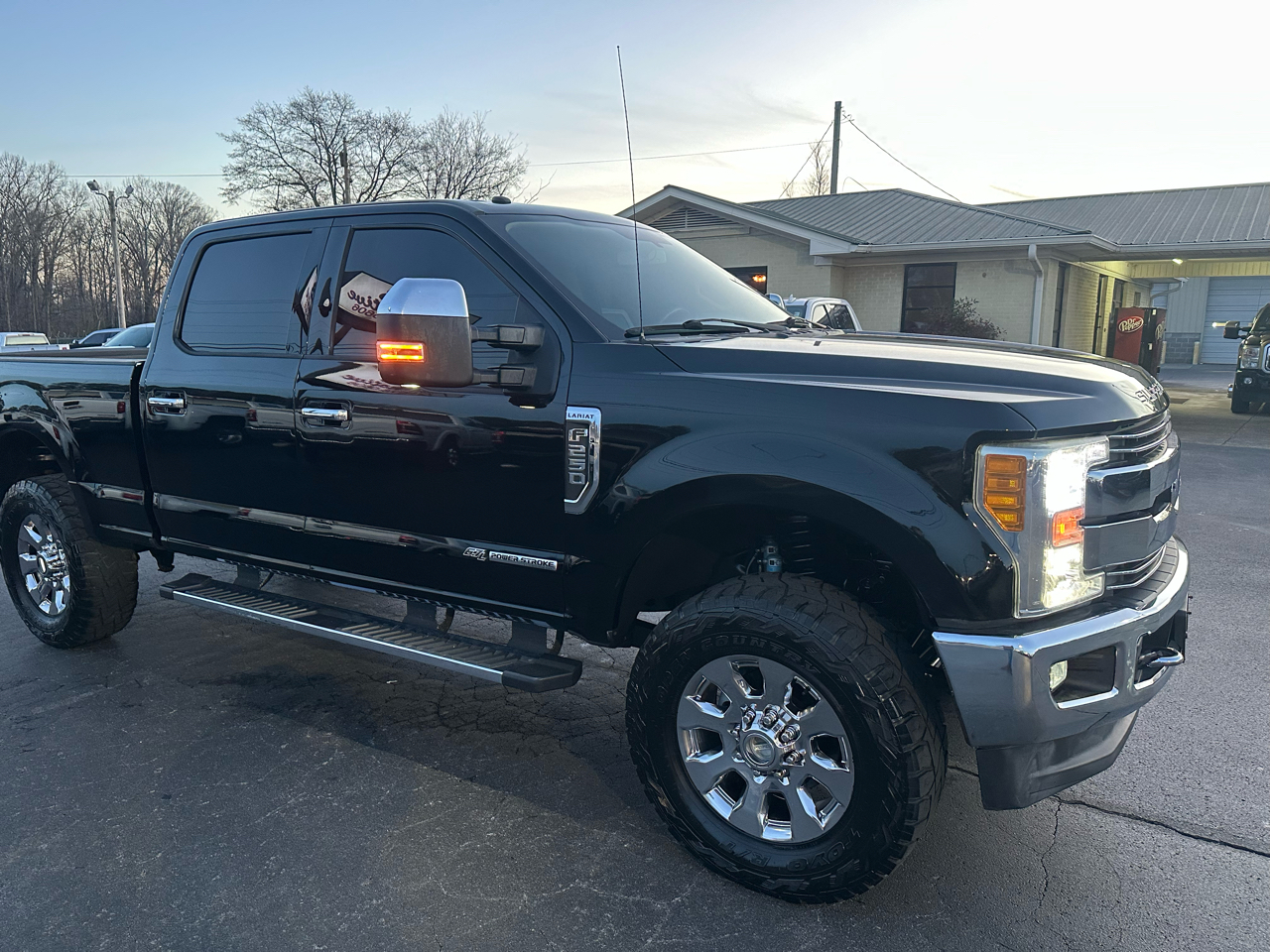 Ford Super Duty F-250 SRW Lariat 4WD Crew Cab 6.75' Box 2017