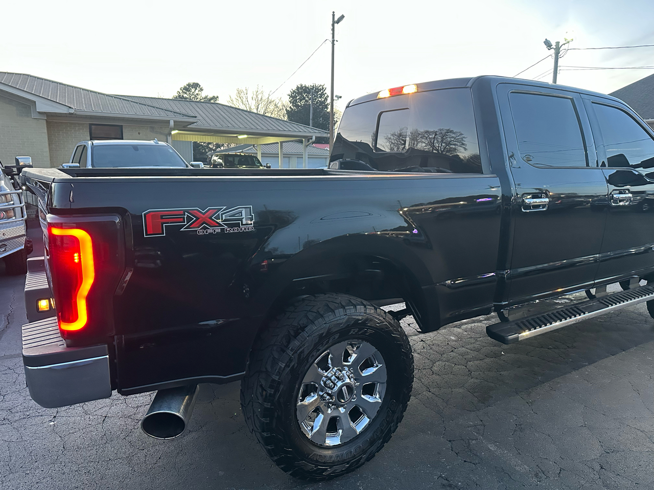 Ford Super Duty F-250 SRW Lariat 4WD Crew Cab 6.75' Box 2017