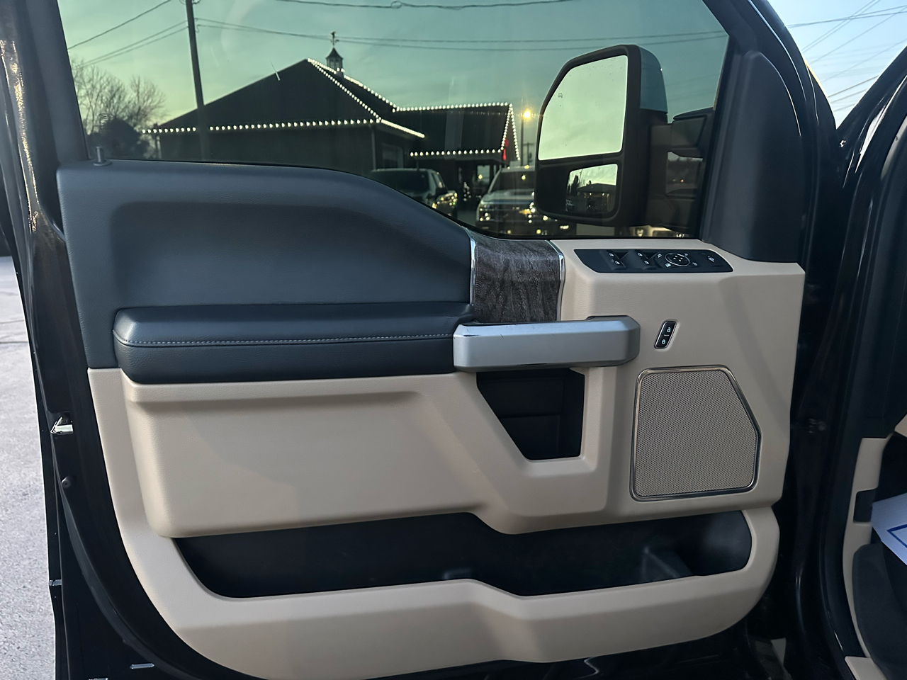 Ford Super Duty F-250 SRW Lariat 4WD Crew Cab 6.75' Box 2017