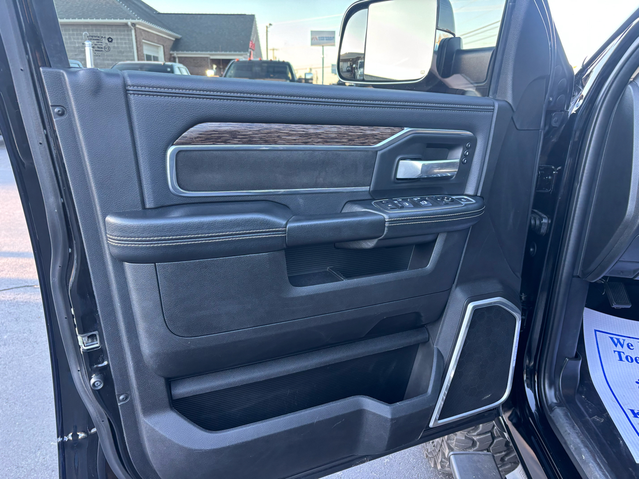 RAM 2500 Laramie 4x4 Crew Cab 6'4" Box 2021