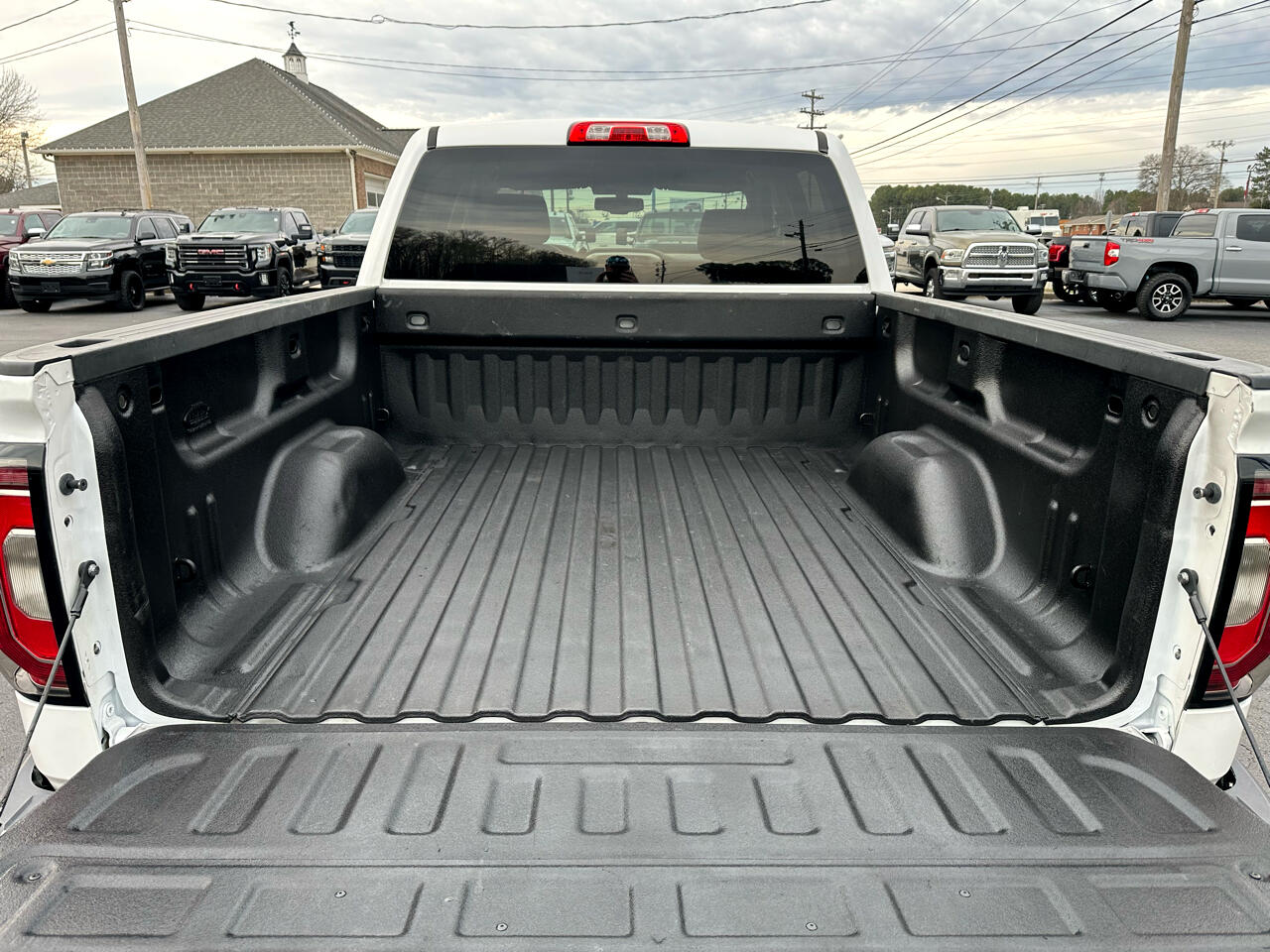 GMC Sierra 1500 4WD Crew Cab 143.5" SLT 2018