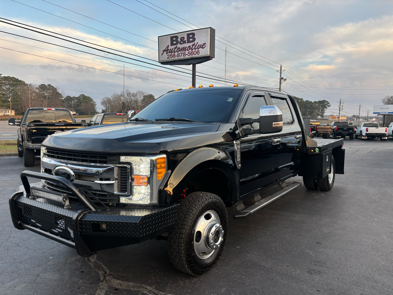 Ford Super Duty F-350 DRW XL 4WD Crew Cab 8' Box 2017