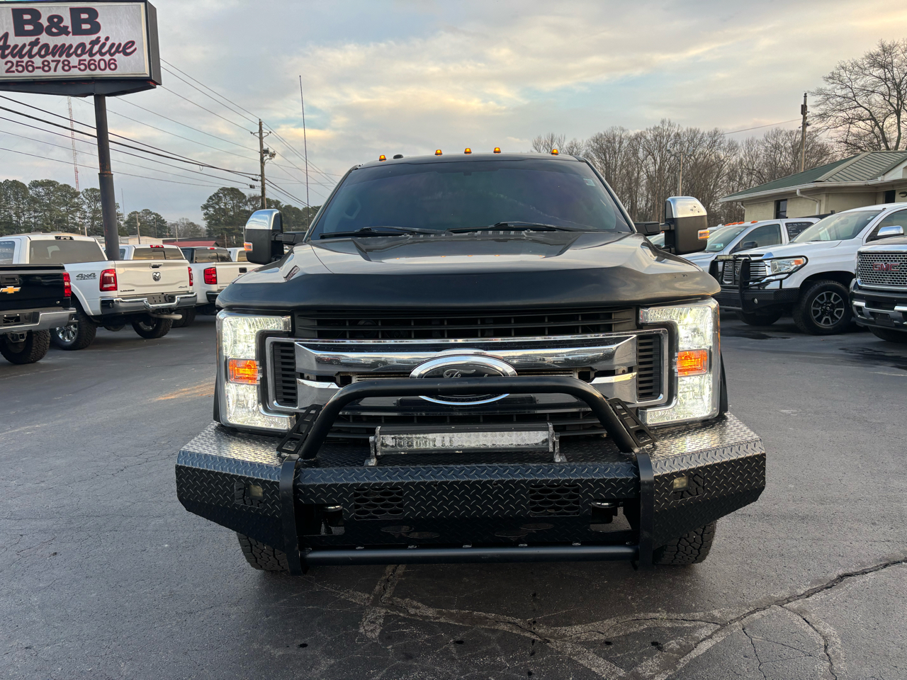Ford Super Duty F-350 DRW XL 4WD Crew Cab 8' Box 2017