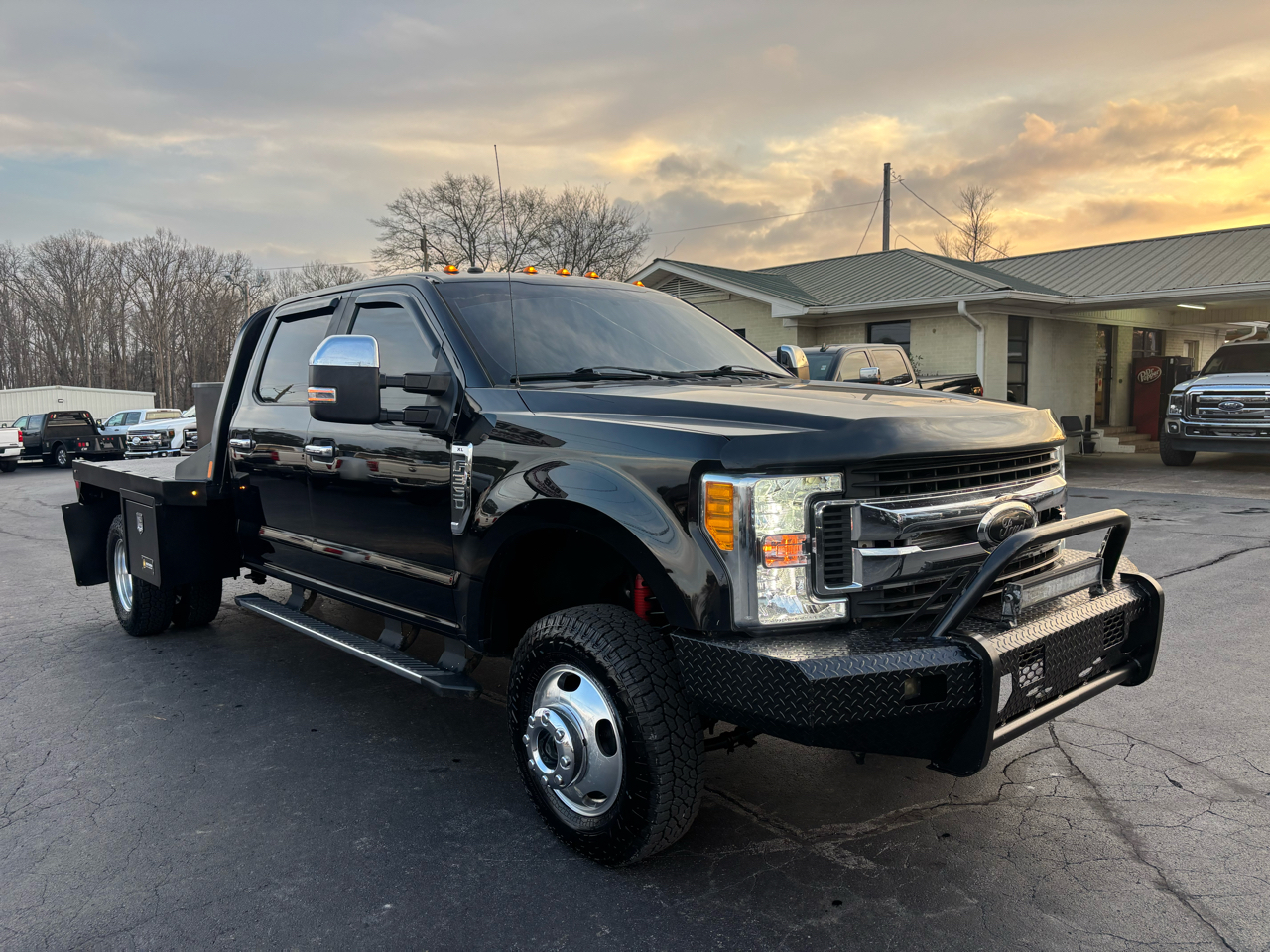 Ford Super Duty F-350 DRW XL 4WD Crew Cab 8' Box 2017
