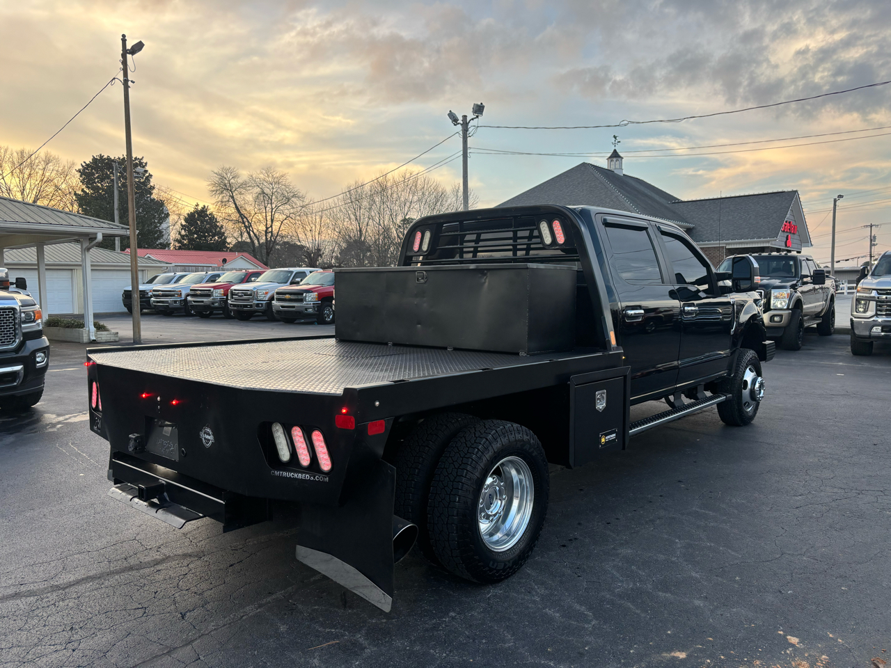 Ford Super Duty F-350 DRW XL 4WD Crew Cab 8' Box 2017