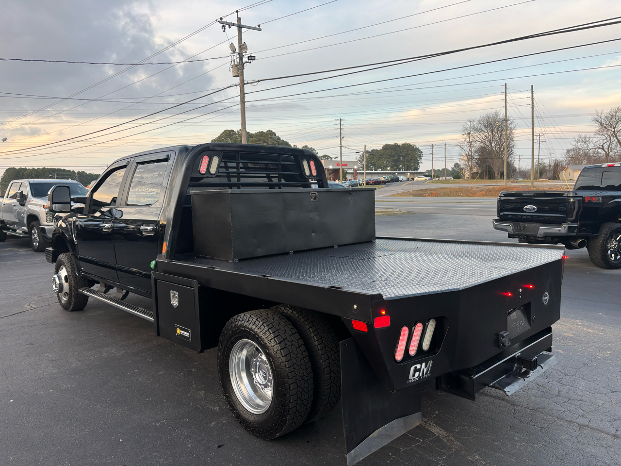 Ford Super Duty F-350 DRW XL 4WD Crew Cab 8' Box 2017