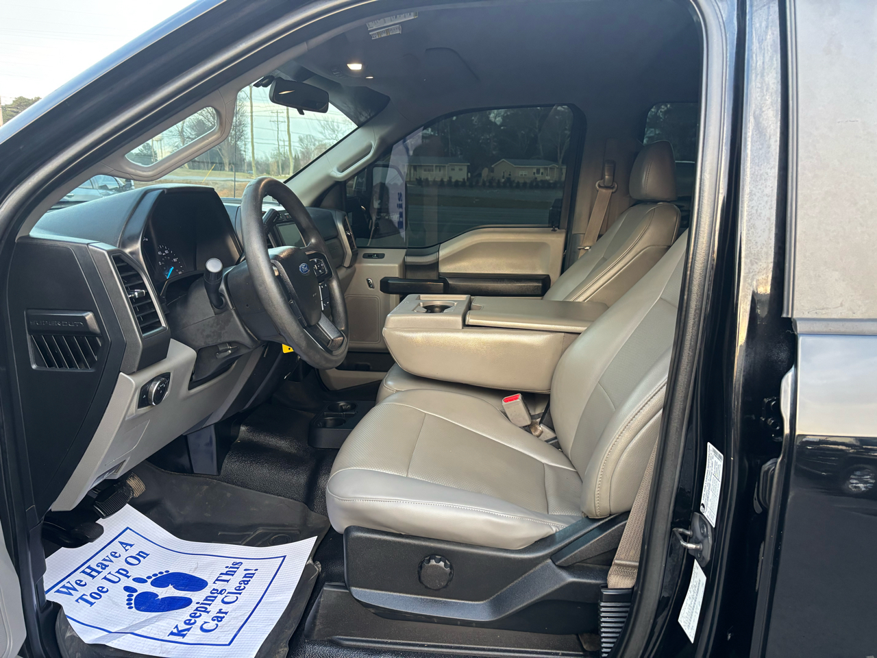 Ford Super Duty F-350 DRW XL 4WD Crew Cab 8' Box 2017