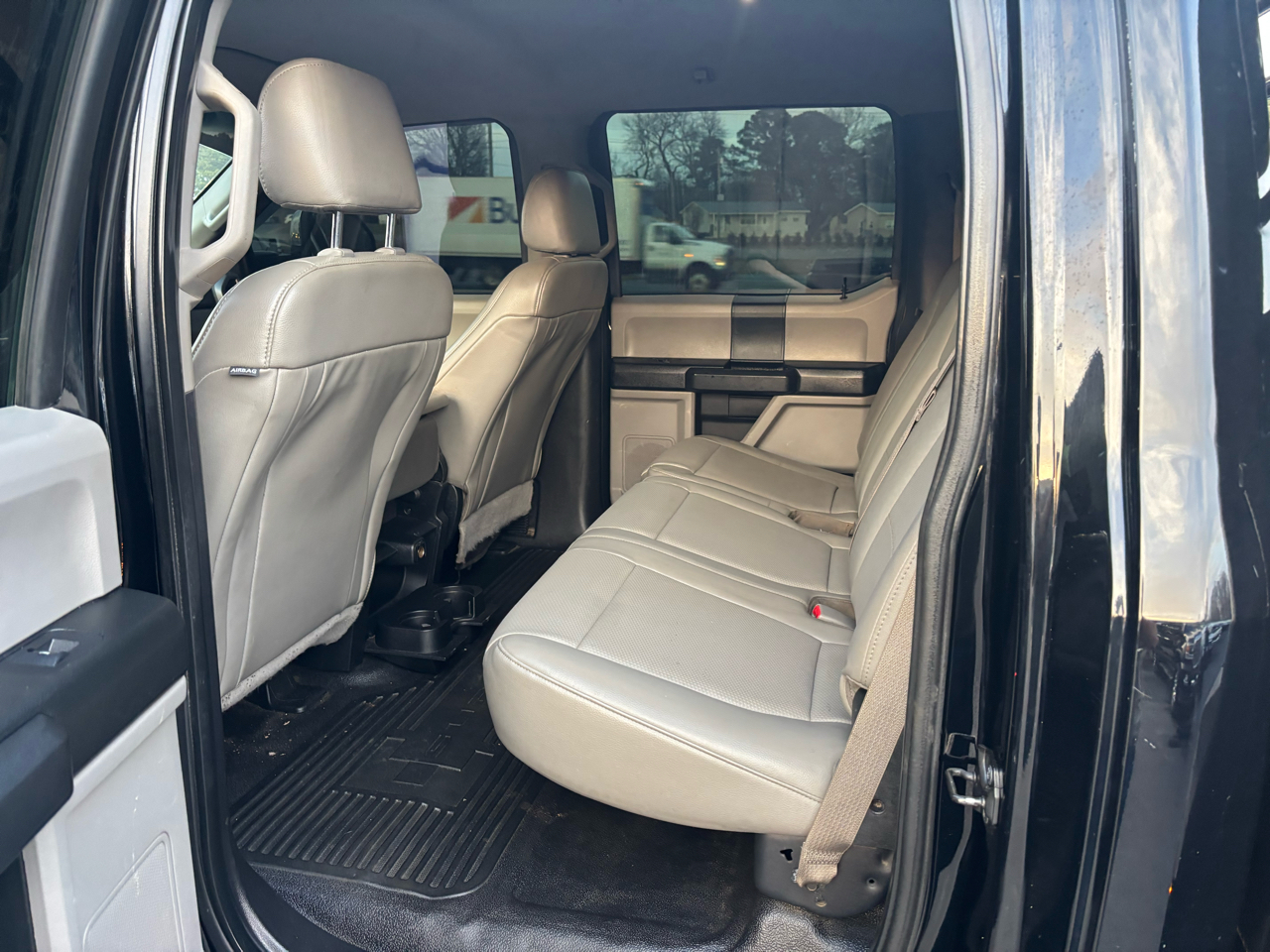 Ford Super Duty F-350 DRW XL 4WD Crew Cab 8' Box 2017